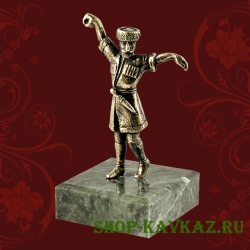 Горец 2 - лезгинка, статуэтка на камне